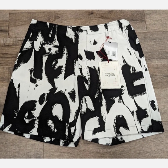 Mens Alexander McQueen Exploded Graffiti Chino Shorts White/Black